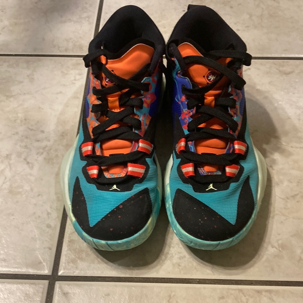 Jordan Zion basketball shoes boys size6y